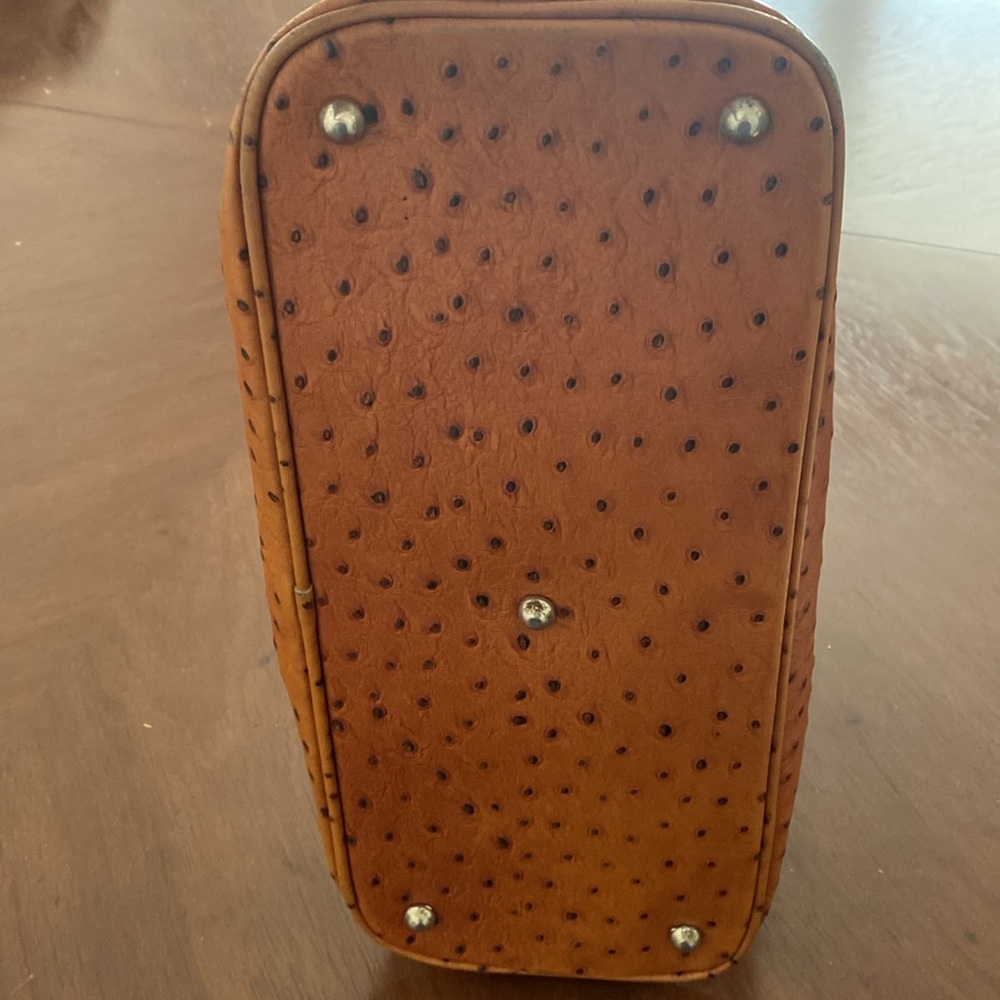 Gorgeous Leather Locking Satchel - Includes Lock & Key - Picture 8 of 17